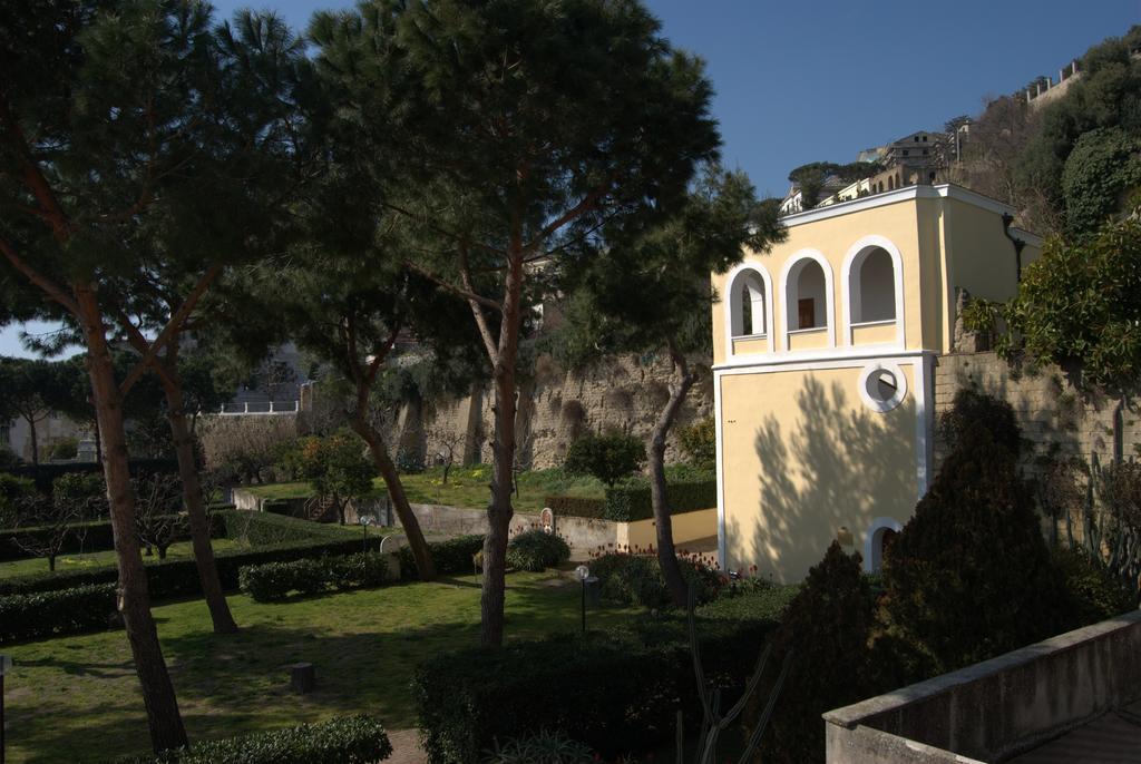 Hotel Casa Tolentino à Naples Extérieur photo